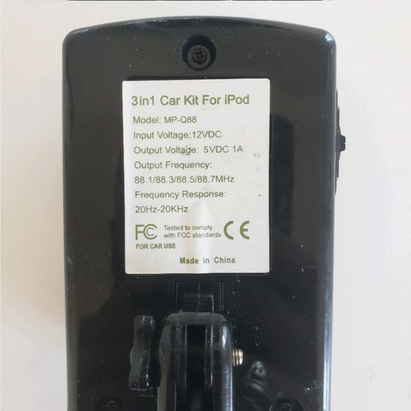 3 in 1 Car Kit for iPod - Picture 2 of 3